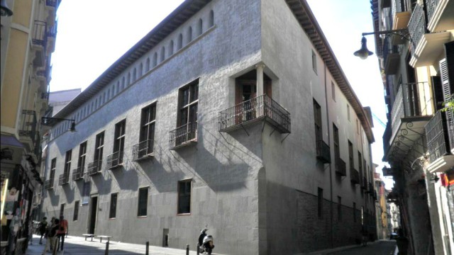 Palacio_del_Condestable_Pamplona_Navarra_fachada-1024x575